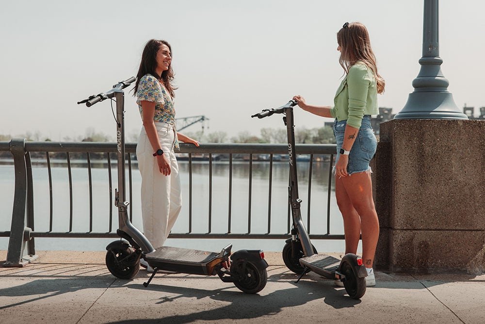 Gas Scooters vs. Electric Scooters: Which is the Better Ride?
