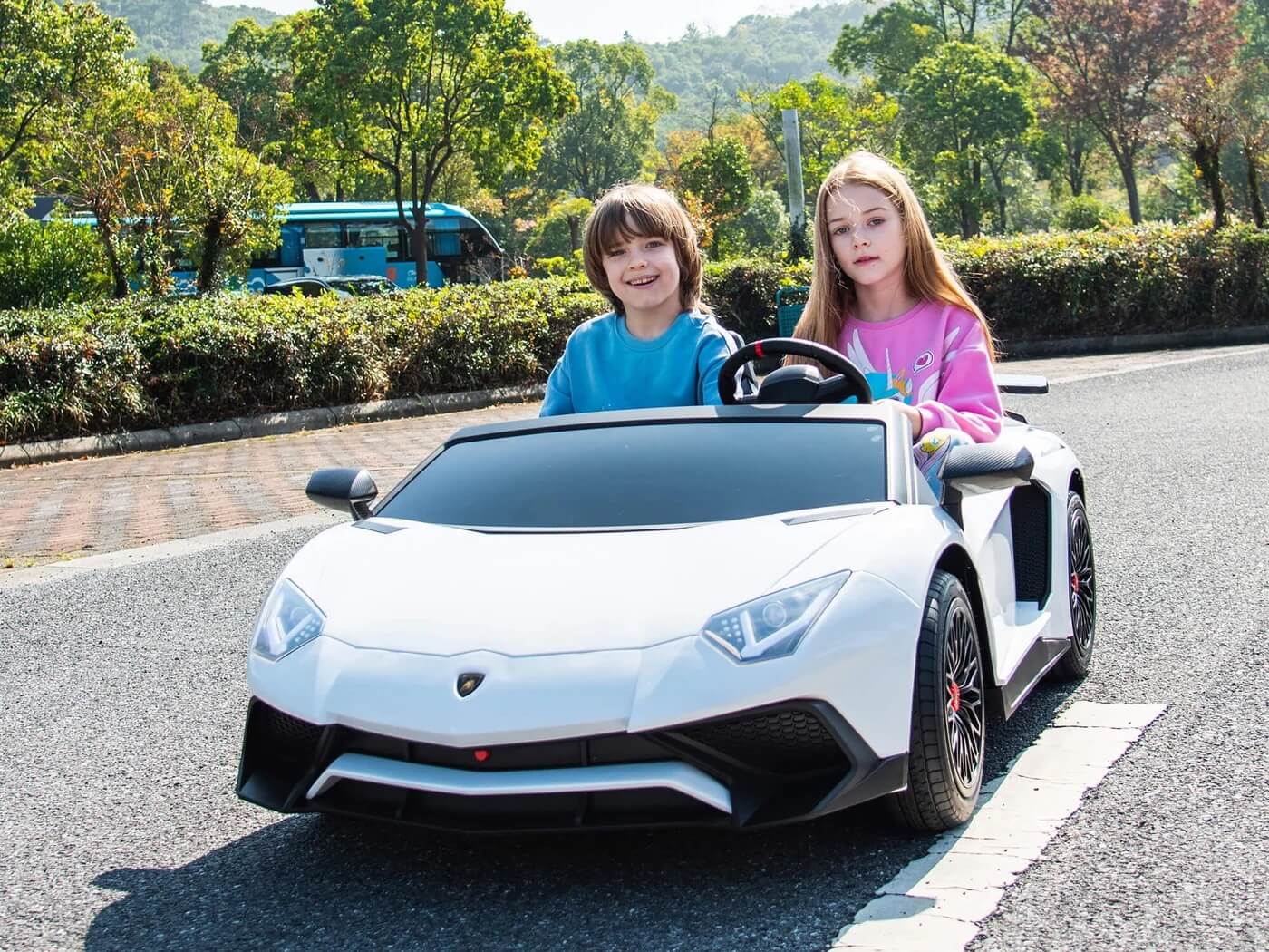 Moderno Kids LAMBORGHINI AVENTADOR XXL 24V BIG KIDS Electric Ride-On Car