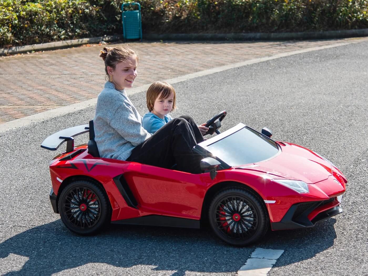 Moderno Kids LAMBORGHINI AVENTADOR XXL 24V BIG KIDS Electric Ride-On Car
