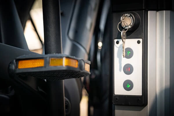 Saris DOOR COUNTY Motorized Hitch Bike Rack, 2 Bikes, Electric Lift & Rear Lights, Easy Tilt