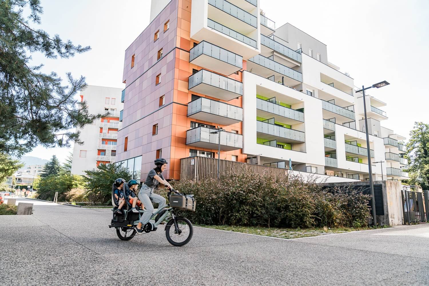 Yuba FASTRACK V1 Compact Commuter Electric Cargo Bike