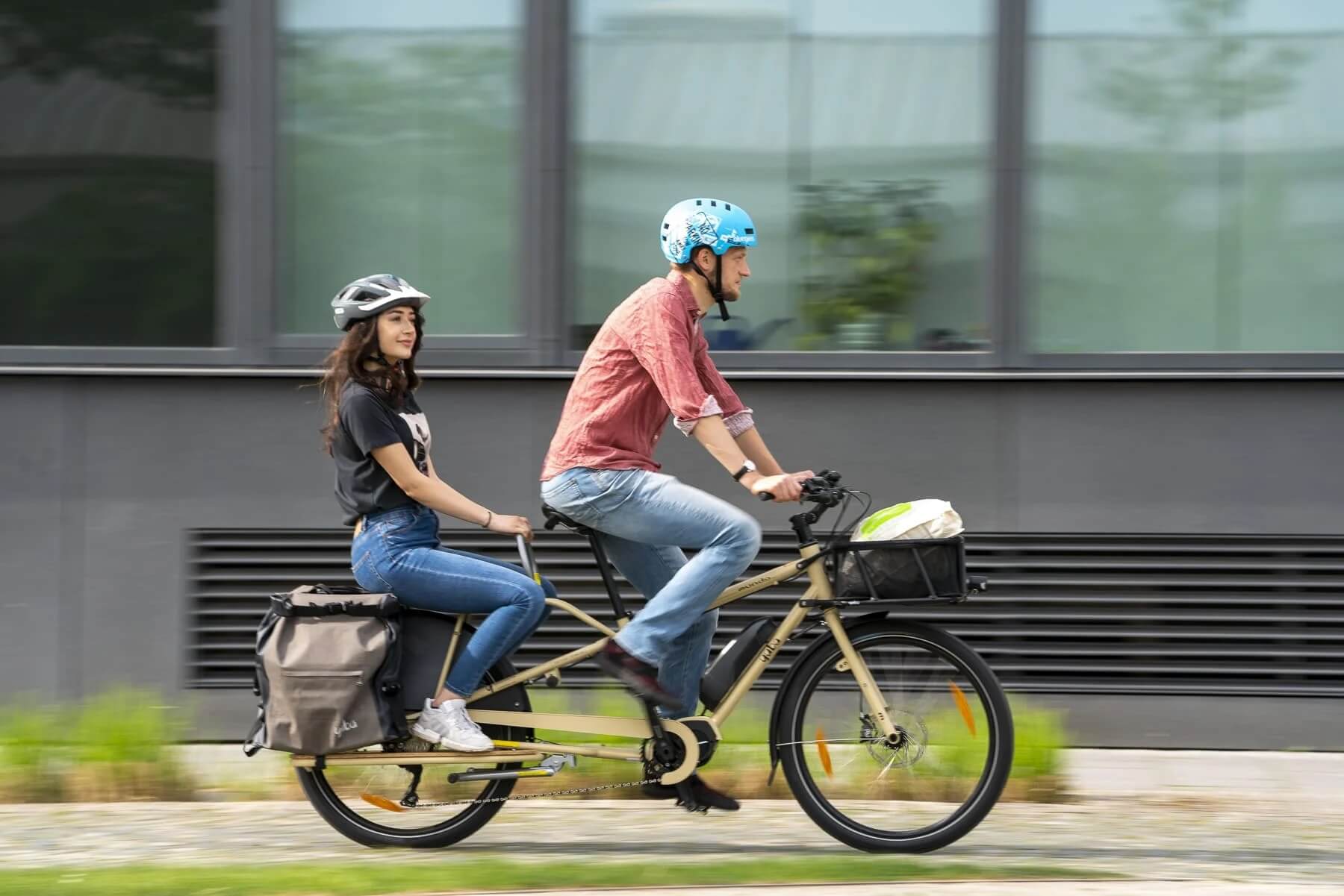 Yuba MUNDO EP8 10S Longtail Electric Cargo Bike, Large Load Capacity