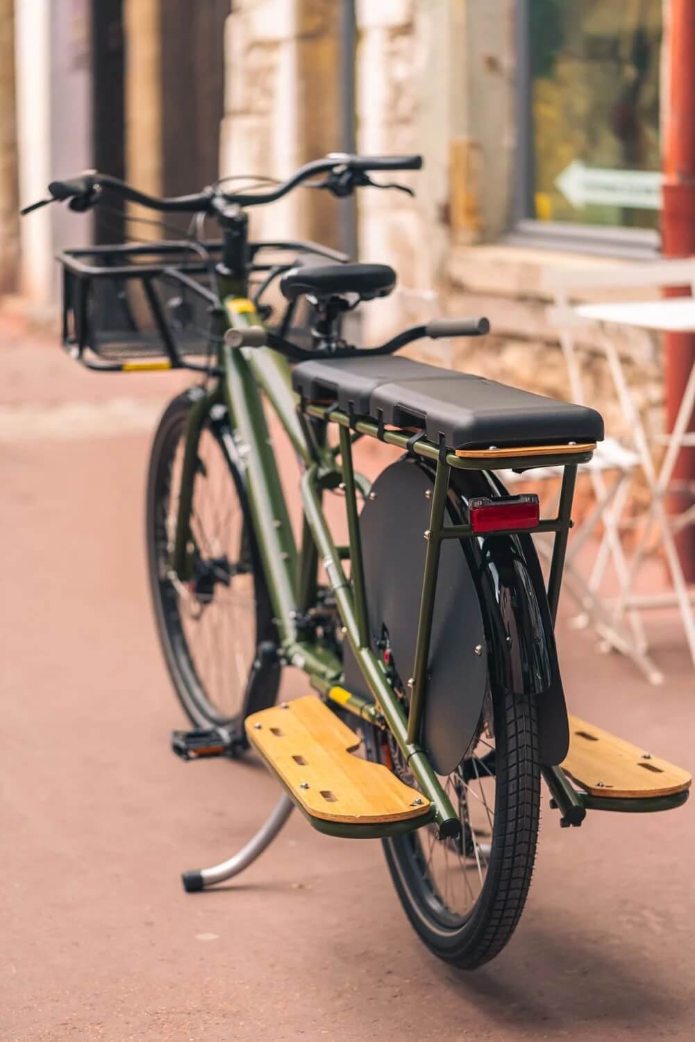 Yuba MUNDO V6 LUX Longtail Electric Cargo Bike