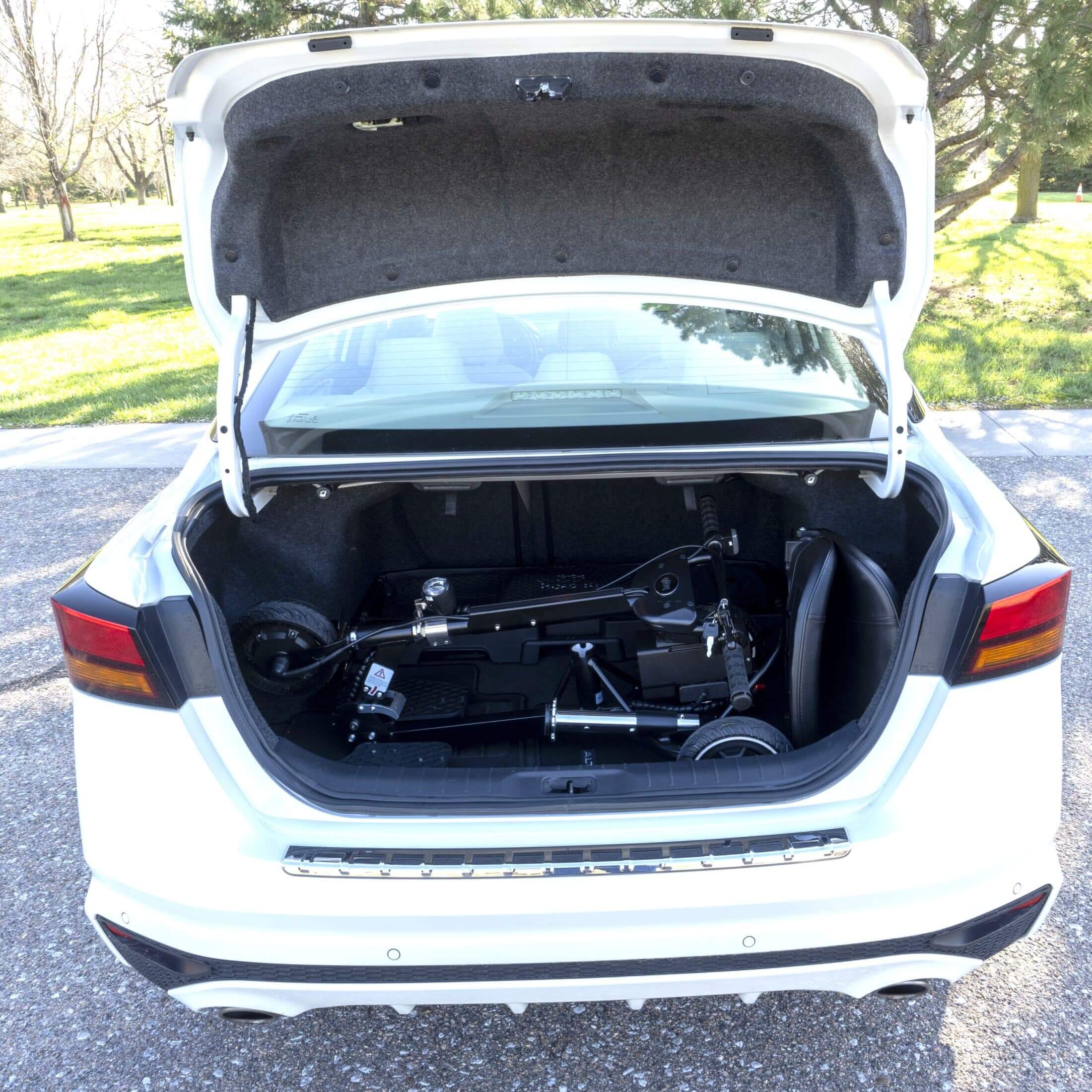 Glion SNAPnGO DELUXE Edition 36V Electric Travel Mobility Scooter Folding Tricycle