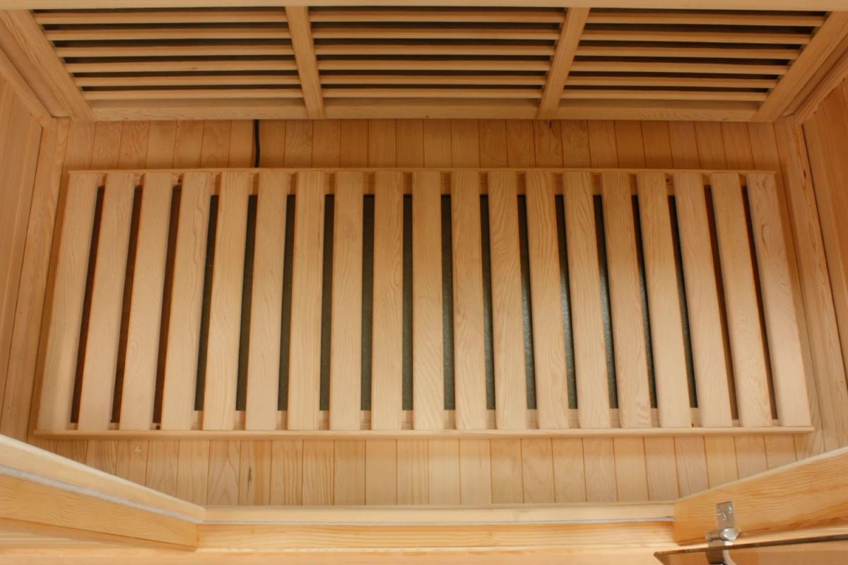 Golden Designs Maxxus MX-K406-01-ZF CED "CHAUMONT Edition" Corner Near Zero EMF 4-Person FAR Infrared Sauna, Canadian RED CEDAR