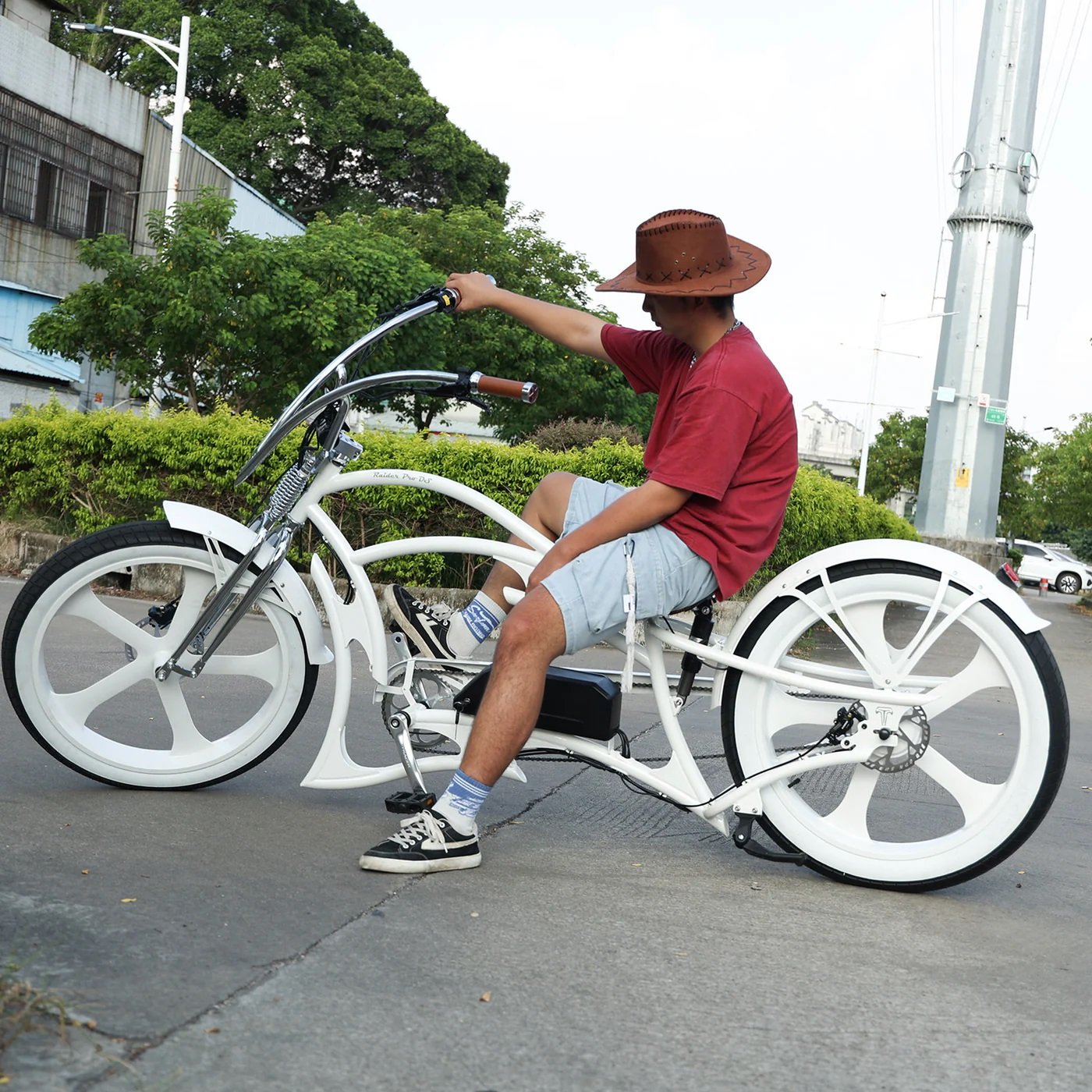 Tracer Raptor Pro DS 800W Stretch Cruiser E-Bike