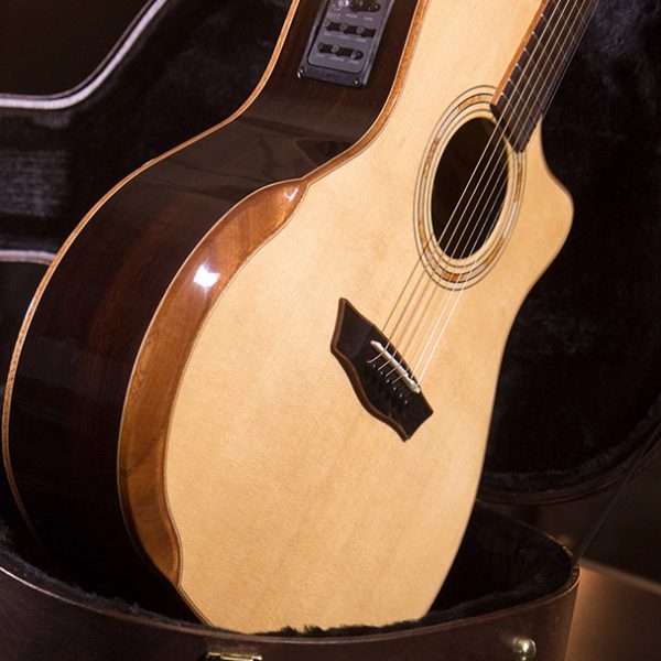 Washburn WCG25SCE Comfort Deluxe Series Acoustic Electric Guitar