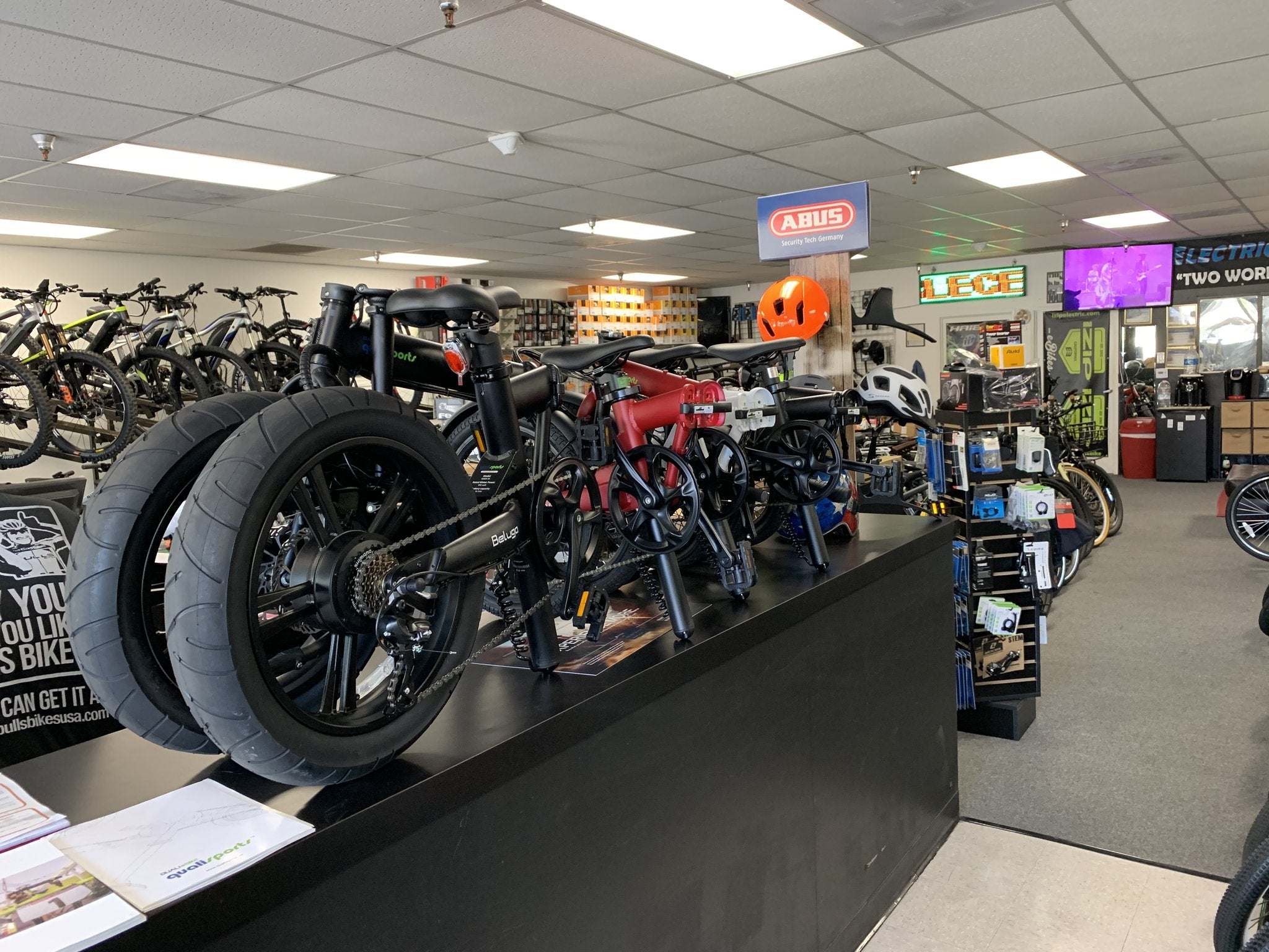 Qualisports Beluga 500W 48V 20" 7 Speed Fat Tire Folding Electric Bike - Upzy.com